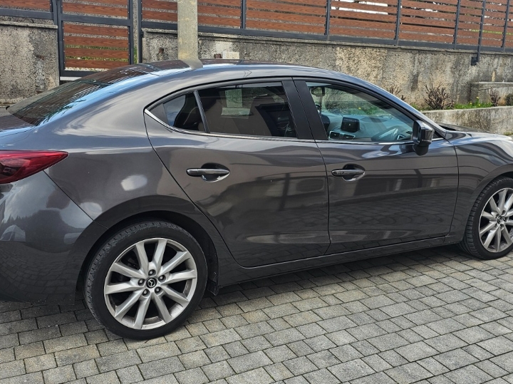 Mazda 3 Gt / Revolution