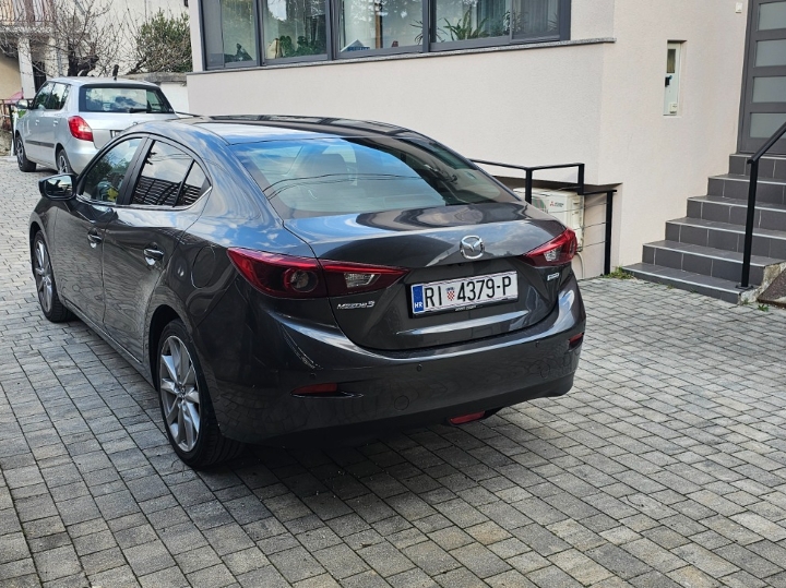 Mazda 3 Gt / Revolution