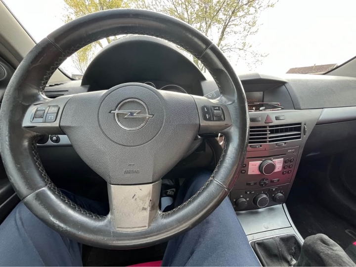 Opel Astra 1.7 DTH GTC