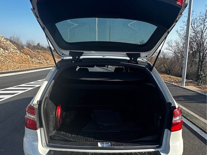 Mercedes-Benz E 350 CDI 4MATIC AMG Line paket