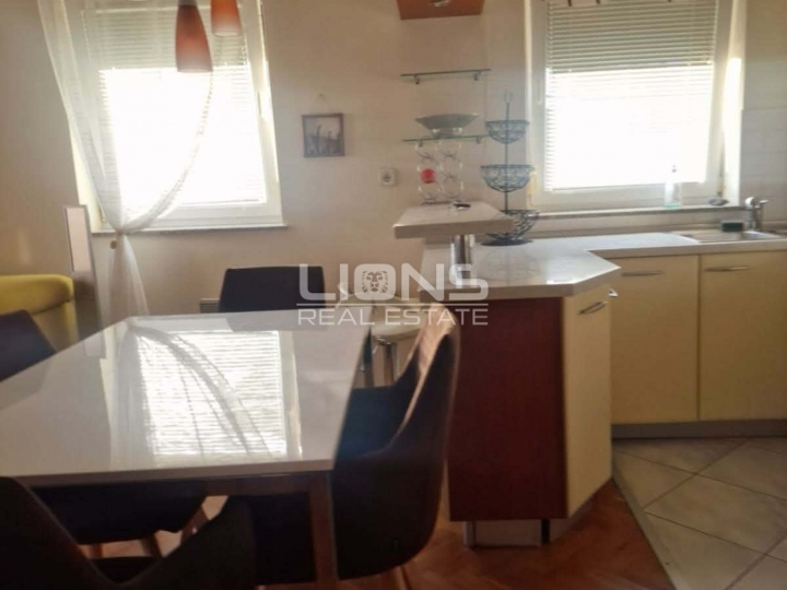 Rešetari, Kastav, 2S+DB, 80 m2 - privatni parking!