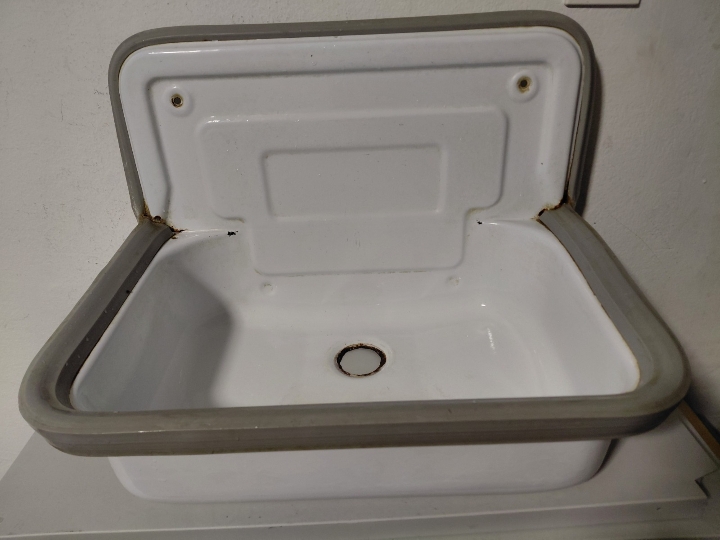 Emajlirano korito za vrt