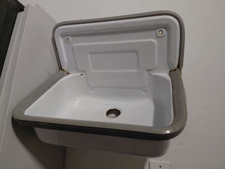 Emajlirano korito za vrt