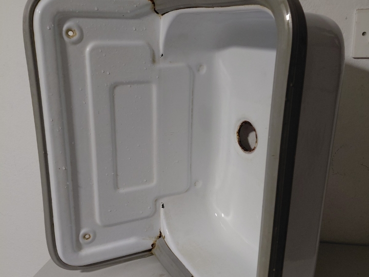 Emajlirano korito za vrt