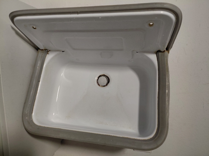 Emajlirano korito za vrt