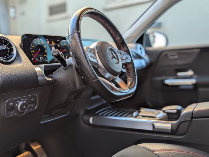 Mercedes GLB 200d 4x4 AMG, kao nov!