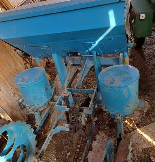 Dvoredna sijačica kukuruza OLT