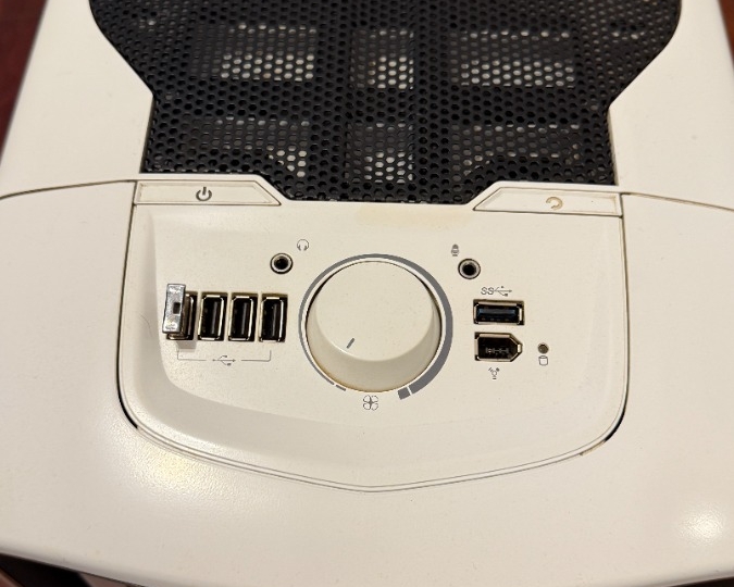 Gaming stolno računalo