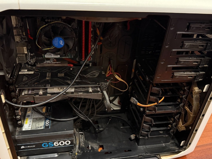 Gaming stolno računalo