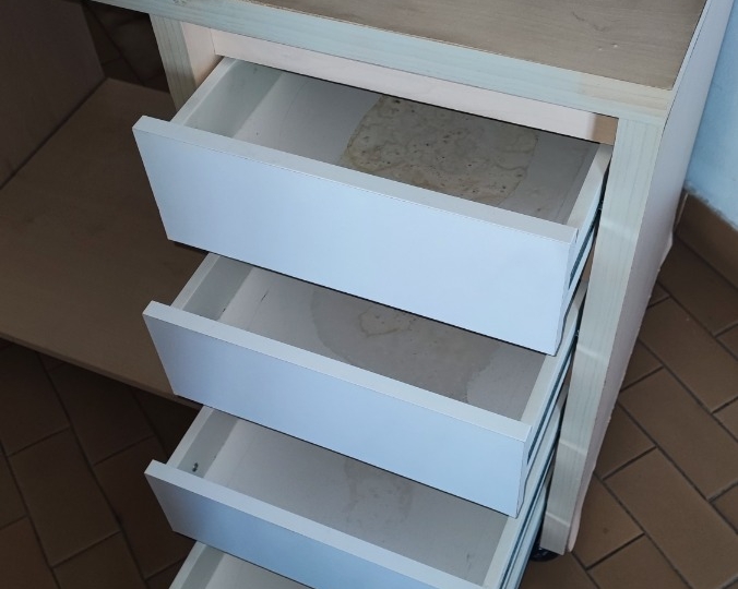 Radni stol na kotačićima