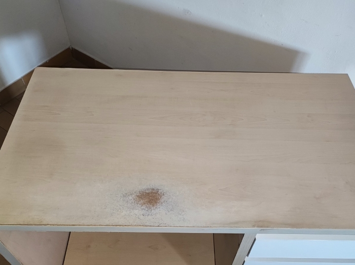 Radni stol na kotačićima