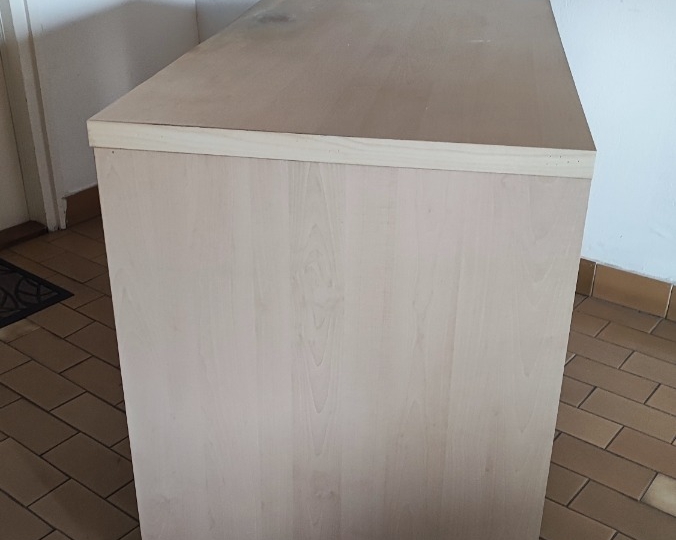 Radni stol na kotačićima