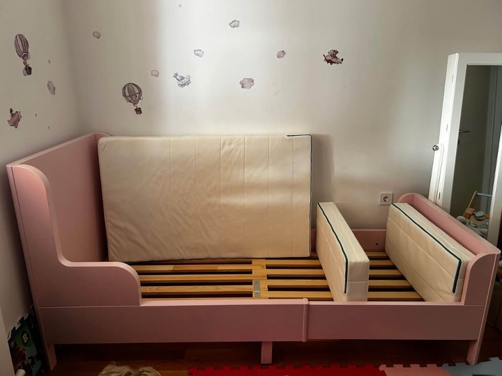Dječji krevet roza boje