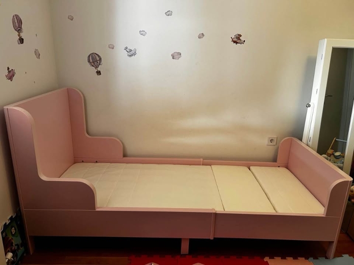 Dječji krevet roza boje