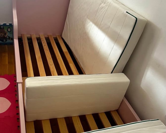 Dječji krevet roza boje