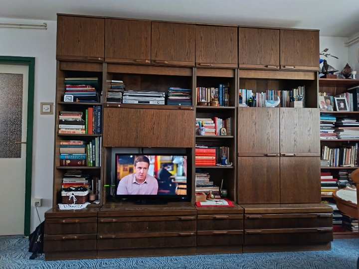 Poklanjam rabljeni regal