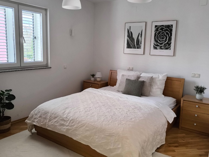 2S+DB Hosti, balkon i parking