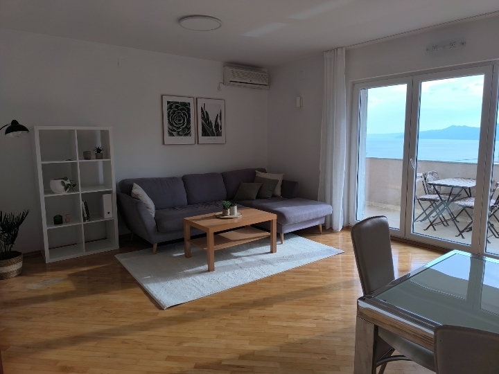 2S+DB Hosti, balkon i parking