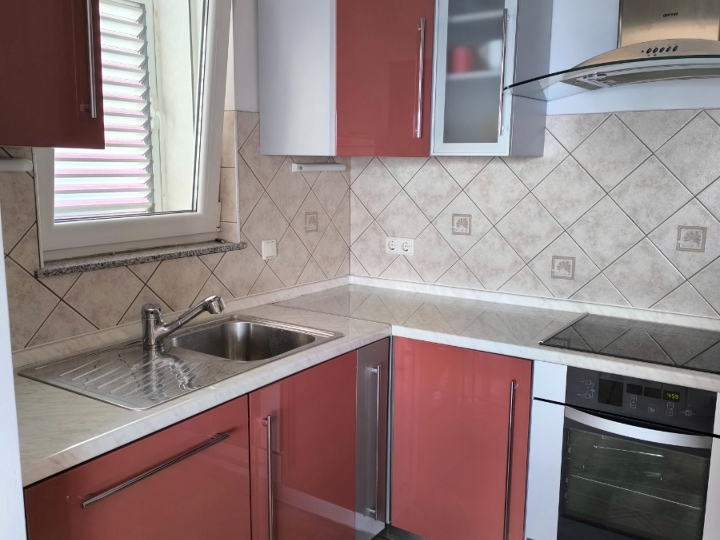 2S+DB Hosti, balkon i parking