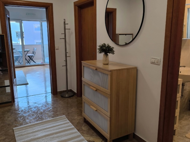 Hosti, 2S stan + DB, balkon i parking