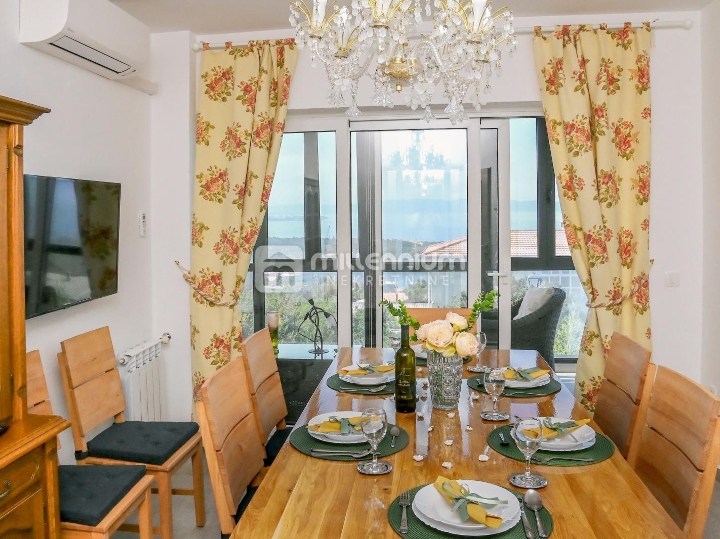 Kraljevica, 444m2, samostojeća kuća s bazenom