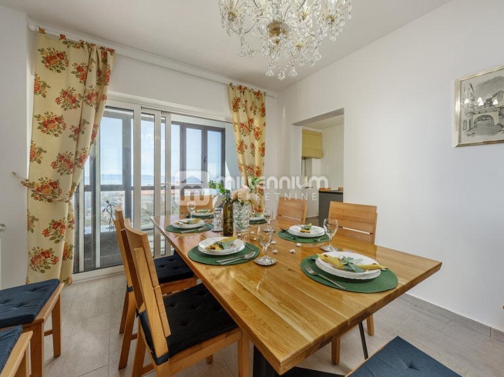 Kraljevica, 444m2, samostojeća kuća s bazenom