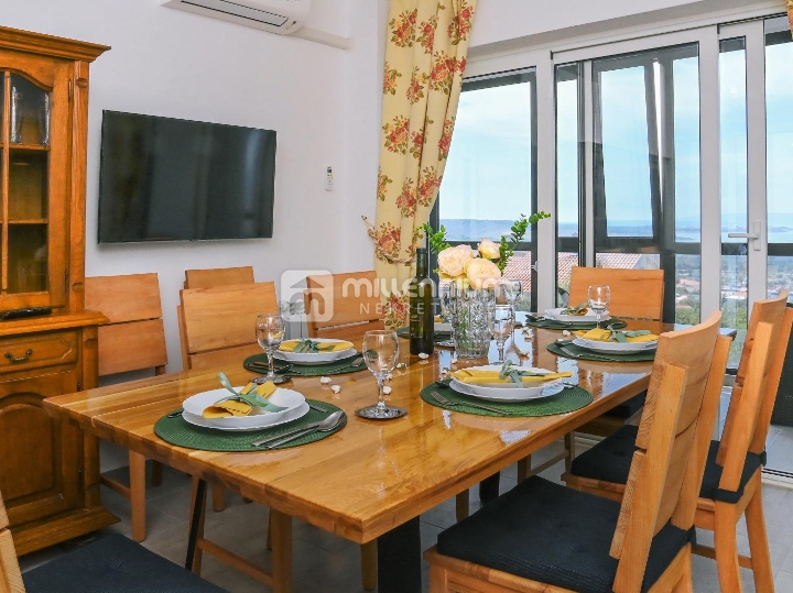 Kraljevica, 444m2, samostojeća kuća s bazenom