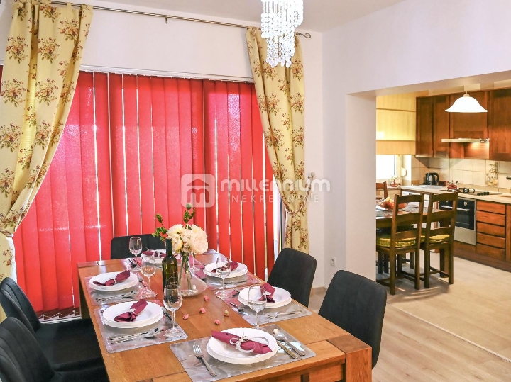 Kraljevica, 444m2, samostojeća kuća s bazenom