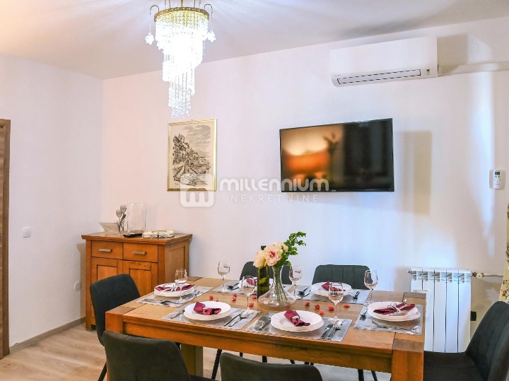 Kraljevica, 444m2, samostojeća kuća s bazenom