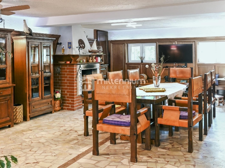 Kraljevica, 444m2, samostojeća kuća s bazenom