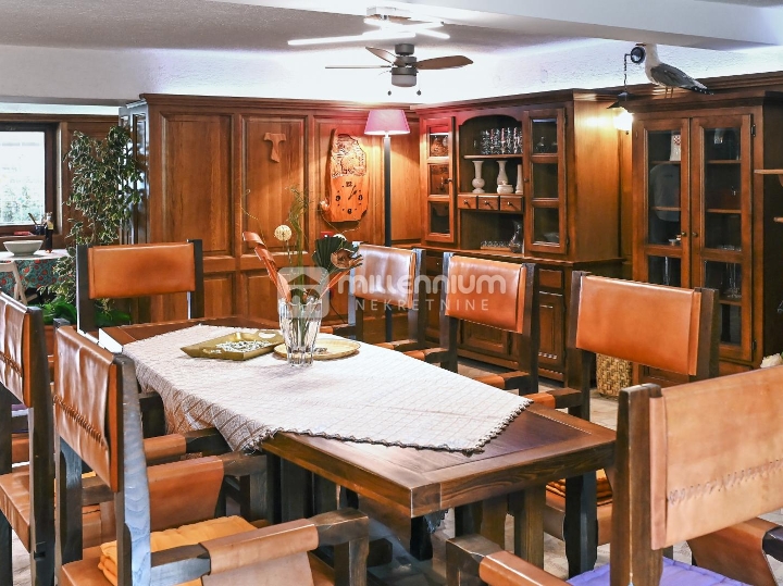 Kraljevica, 444m2, samostojeća kuća s bazenom