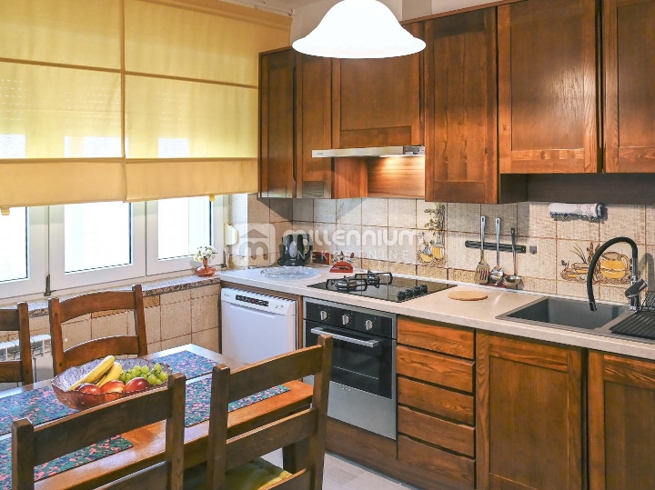 Kraljevica, 444m2, samostojeća kuća s bazenom