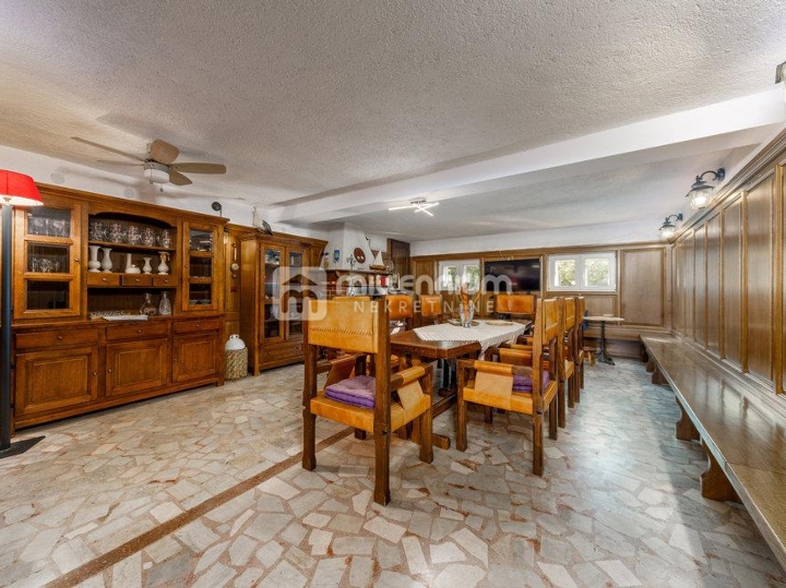 Kraljevica, 444m2, samostojeća kuća s bazenom