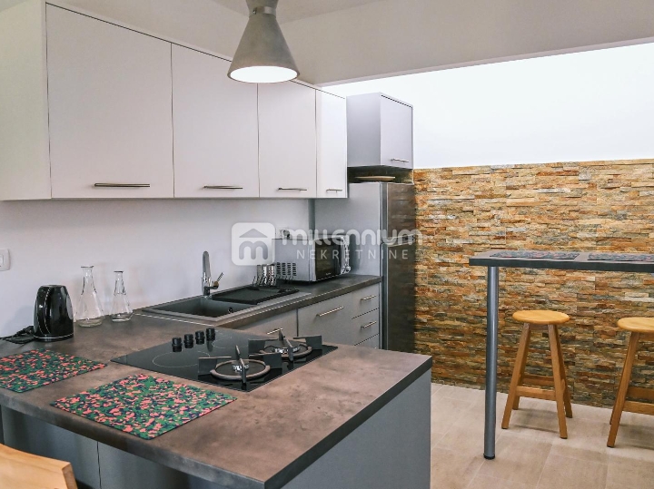 Kraljevica, 444m2, samostojeća kuća s bazenom