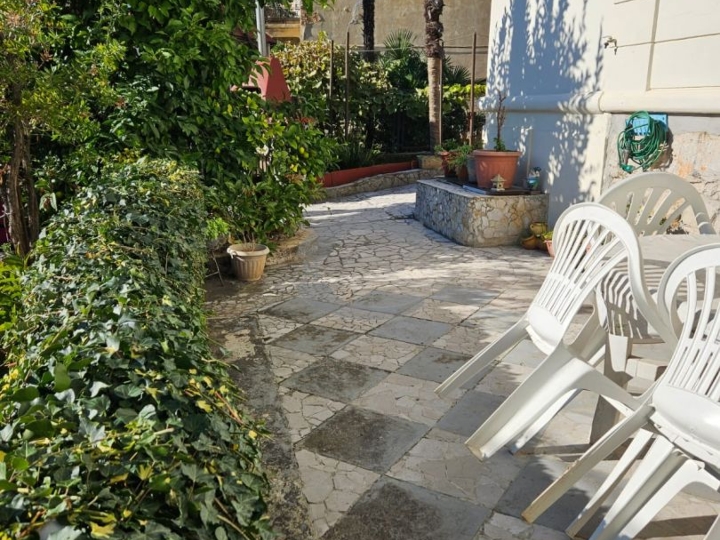 Opatija, 200m od mora, 2S+DB u villi, 60m2 + 114m2