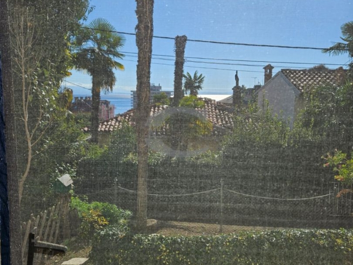 Opatija, 200m od mora, 2S+DB u villi, 60m2 + 114m2