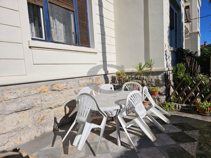 Opatija, 200m od mora, 2S+DB u villi, 60m2 + 114m2