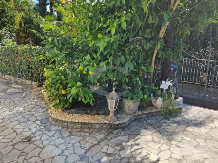 Opatija, 200m od mora, 2S+DB u villi, 60m2 + 114m2