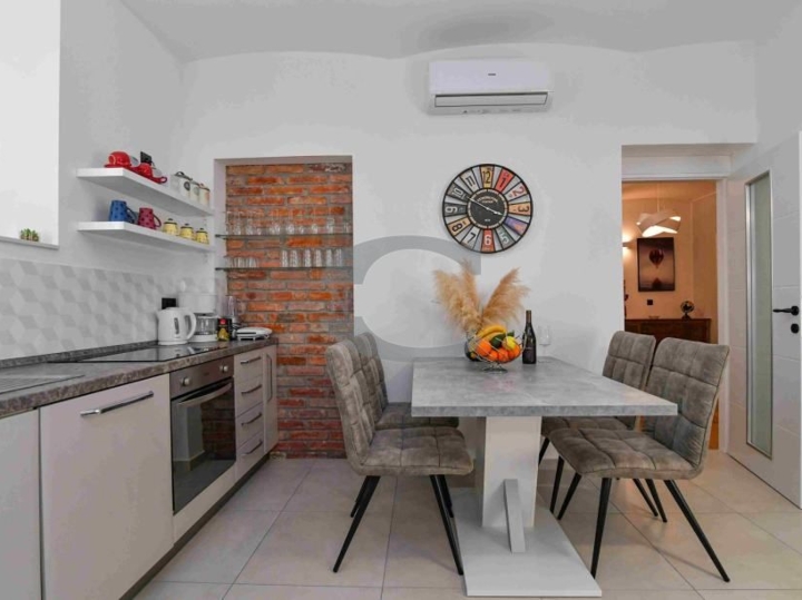 Stan u villi, Opatija, 2Skl., 53 m2