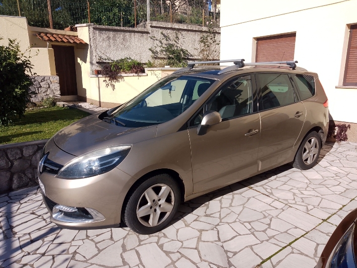 Renault Grand Scenic 1.5dCi, reg. 10.2026, servisna