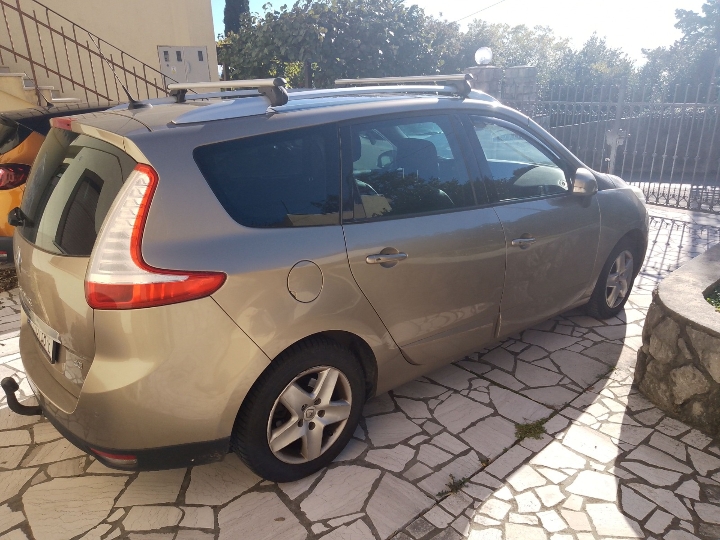 Renault Grand Scenic 1.5dCi, reg. 10.2026, servisna