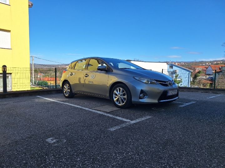 Toyota Auris, 2014. god., 2.0 die