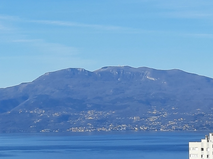 Prodajem stan na Donjoj Vežici