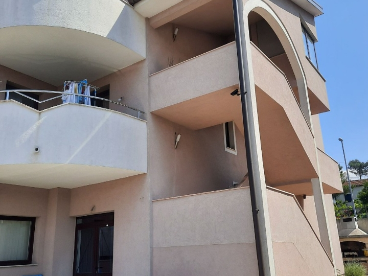 Iznajmljujem namješten stan 45 m²