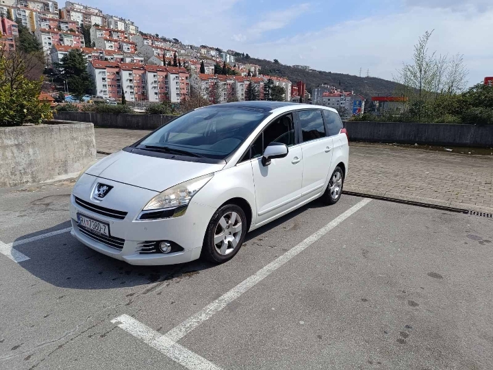 Peugeot 5008 1.6 + plin