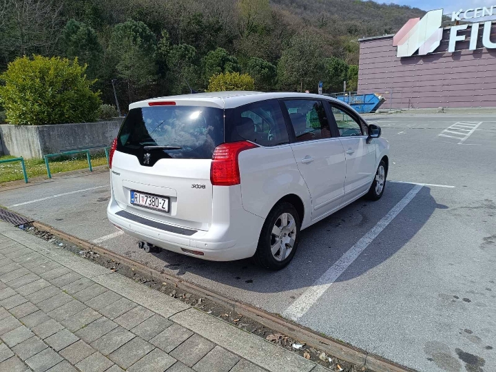 Peugeot 5008 1.6 + plin