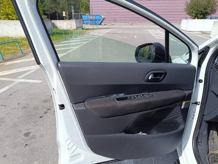 Peugeot 5008 1.6 + plin