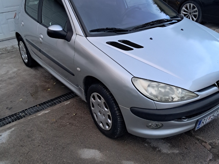 Peugeot 206 1.4 benzin