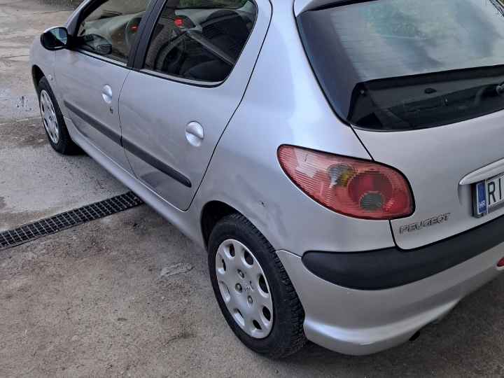 Peugeot 206 1.4 benzin