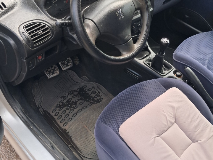 Peugeot 206 1.4 benzin